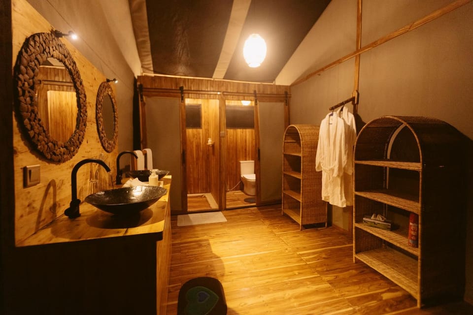 Bathroom, towels