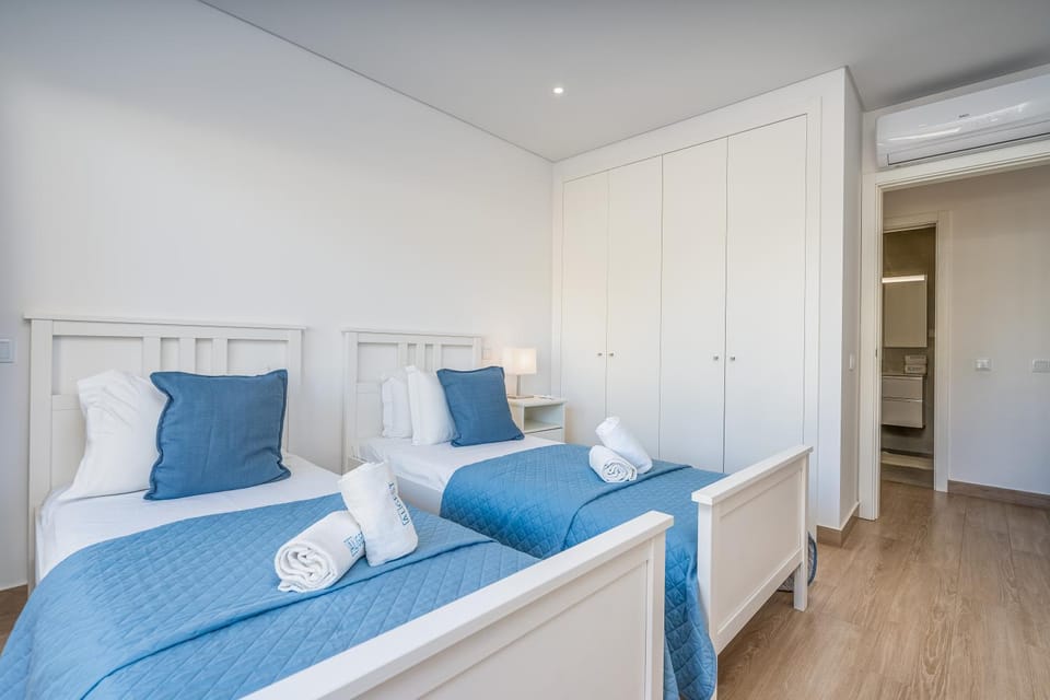 Spring, Bed, Summer, Balcony/Terrace, Photo of the whole room, Decorative detail, Decorative detail, Bedroom, On site, Guests, children, older children, Family, internet, towels, wardrobe, air conditioner