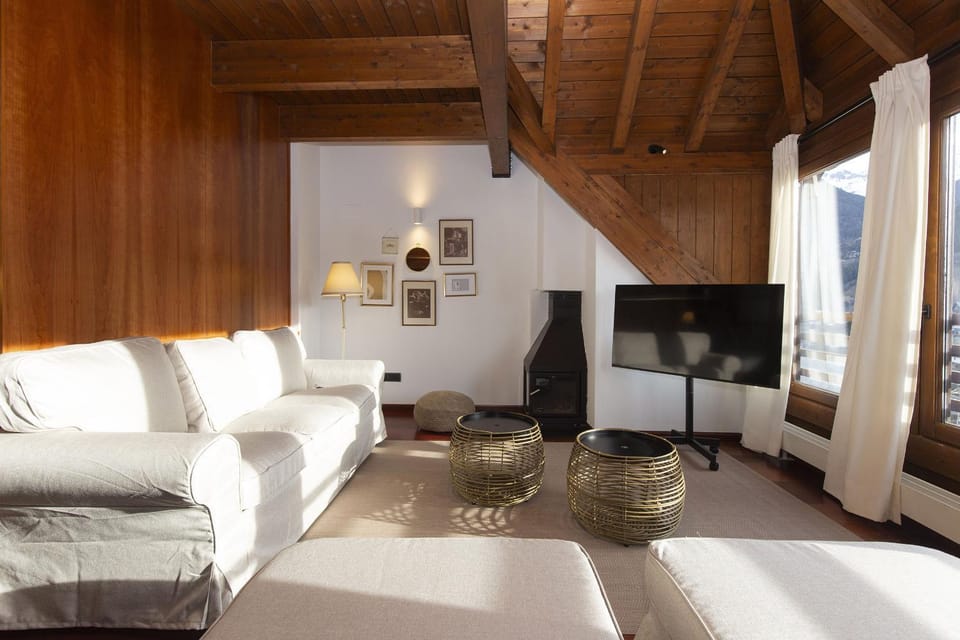 Communal lounge/ TV room, Living room