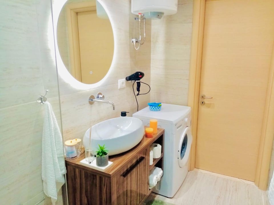 Bathroom, towels