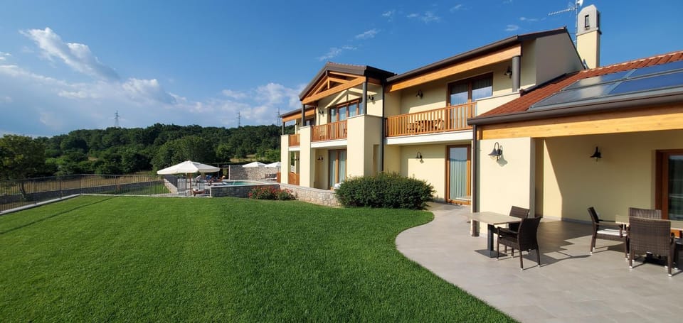 Property building, Balcony/Terrace