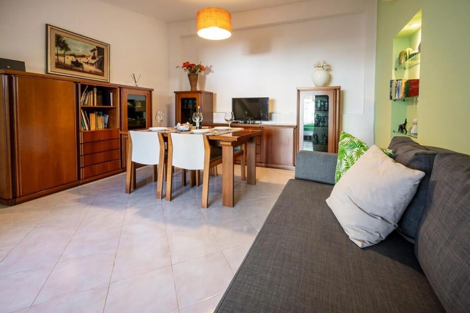 TV and multimedia, Living room, Dining area