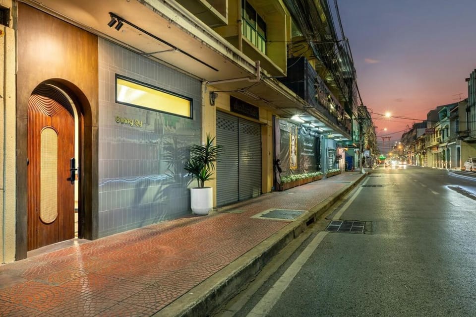 Night, Street view