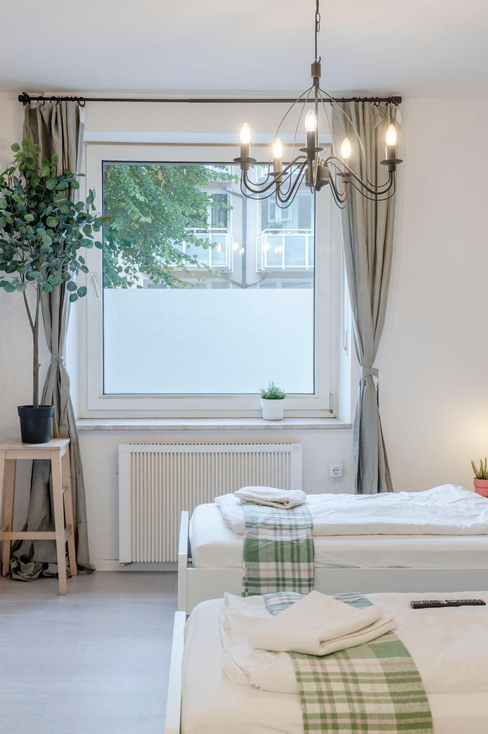 SpaceStays Blue Raspberry Apartment in Essen