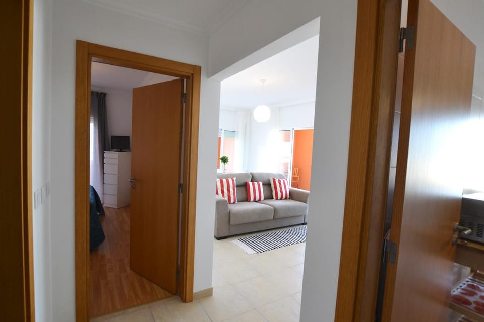Bed, TV and multimedia, Living room, Photo of the whole room, Seating area, Bedroom, wardrobe