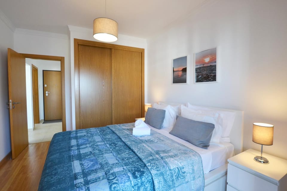 Bed, Photo of the whole room, Bedroom, Family, wardrobe