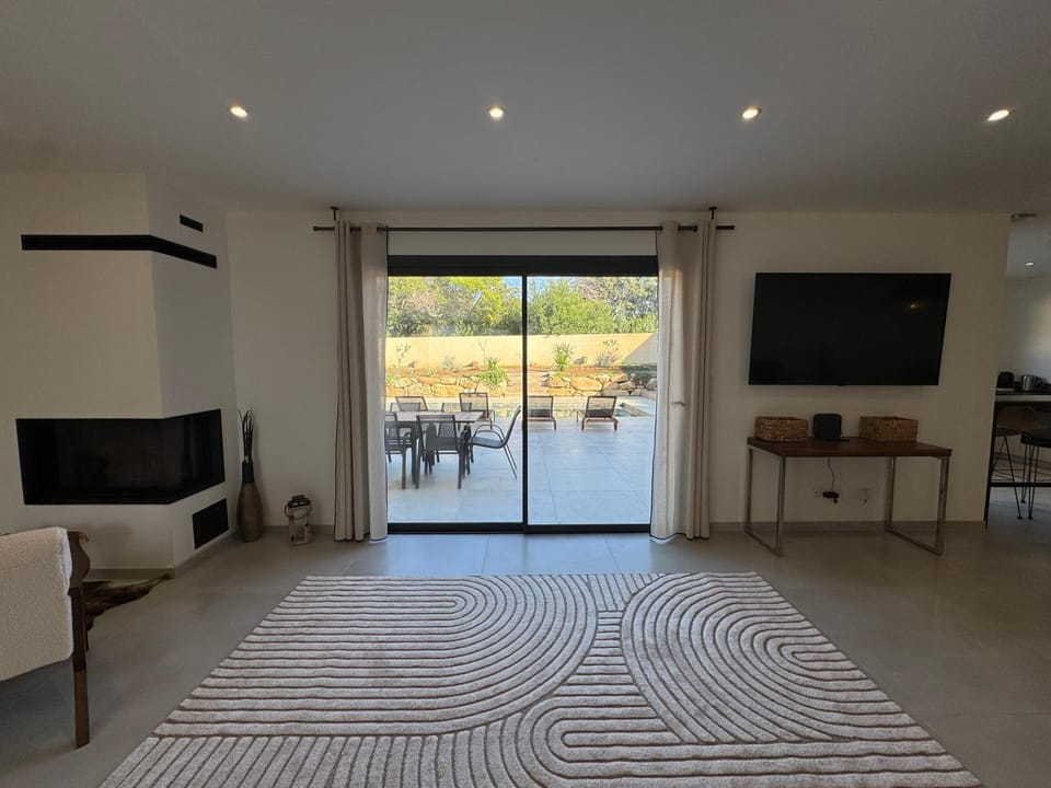 Communal lounge/ TV room, TV and multimedia, Living room, Evening entertainment