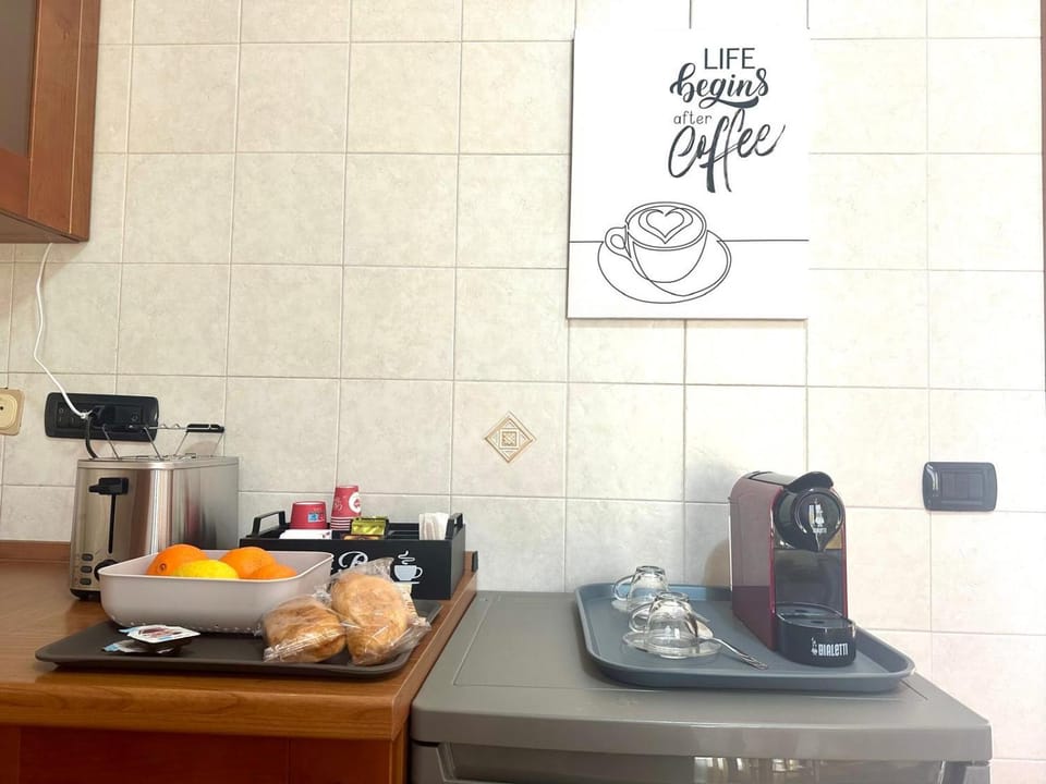 Coffee/tea facilities, Food and drinks, Food, Breakfast, minibar, toaster