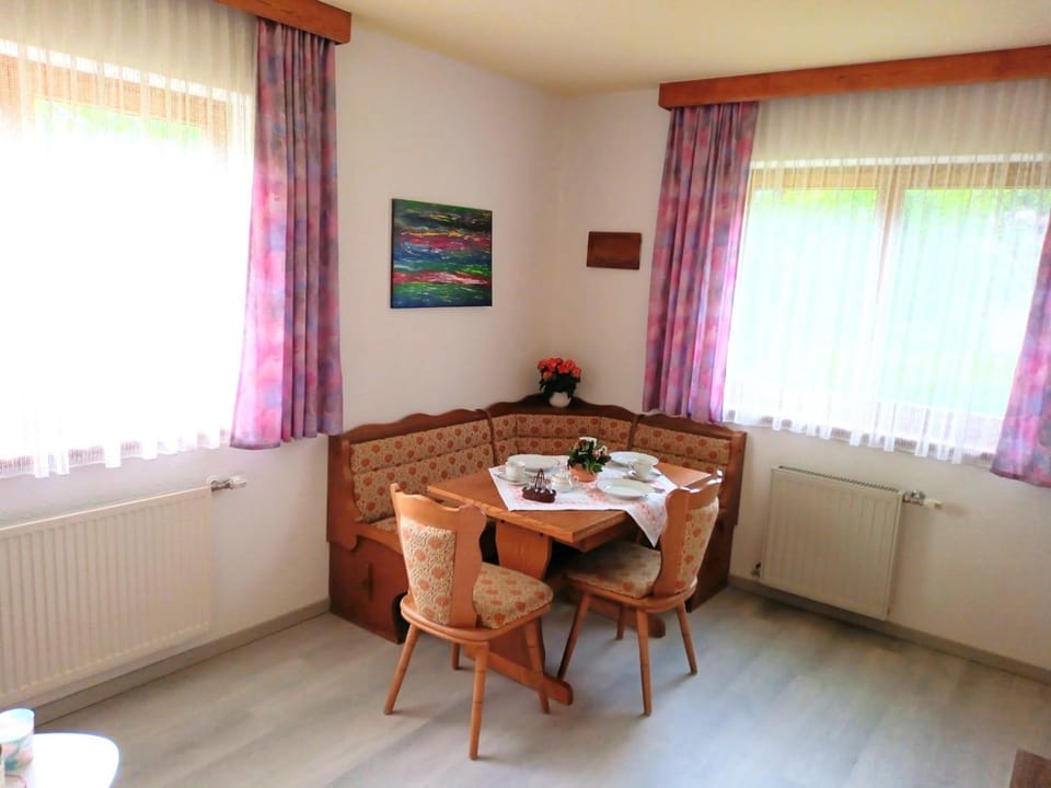 Seating area, Dining area