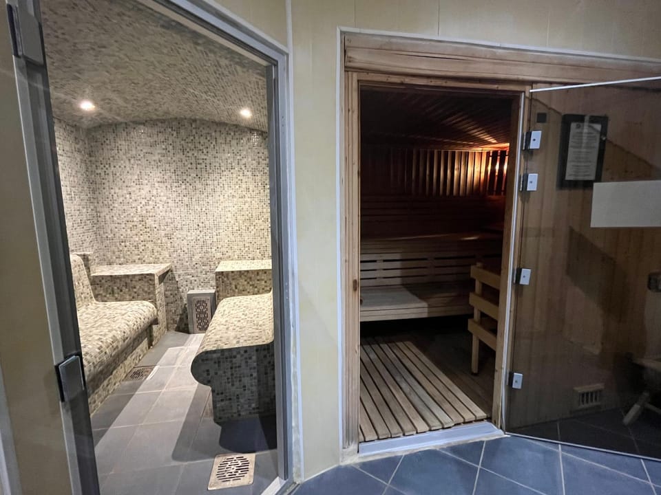 Sauna, Steam room
