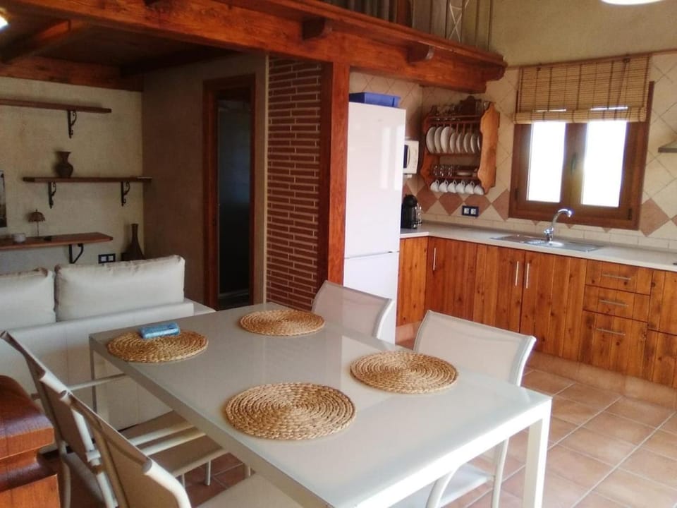 Seating area, Dining area