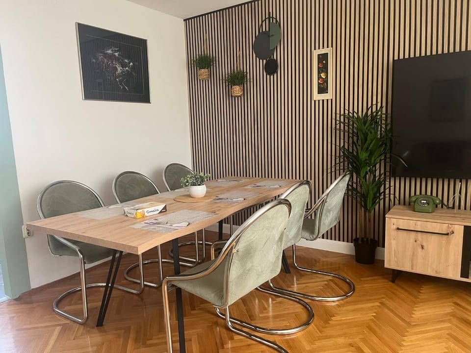 Nearby landmark, Living room