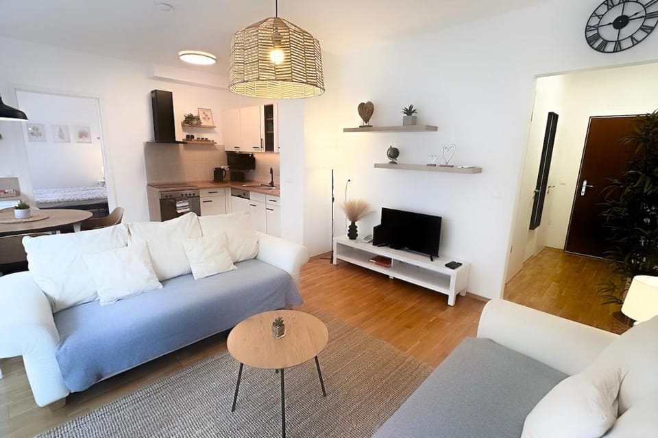 Communal lounge/ TV room, TV and multimedia, Living room