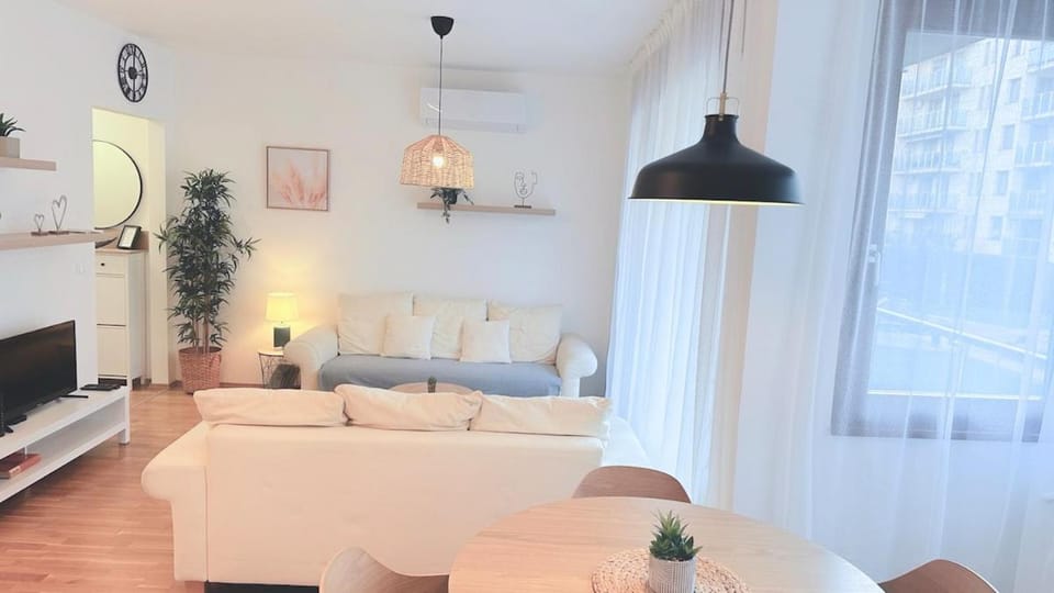 TV and multimedia, Living room, air conditioner