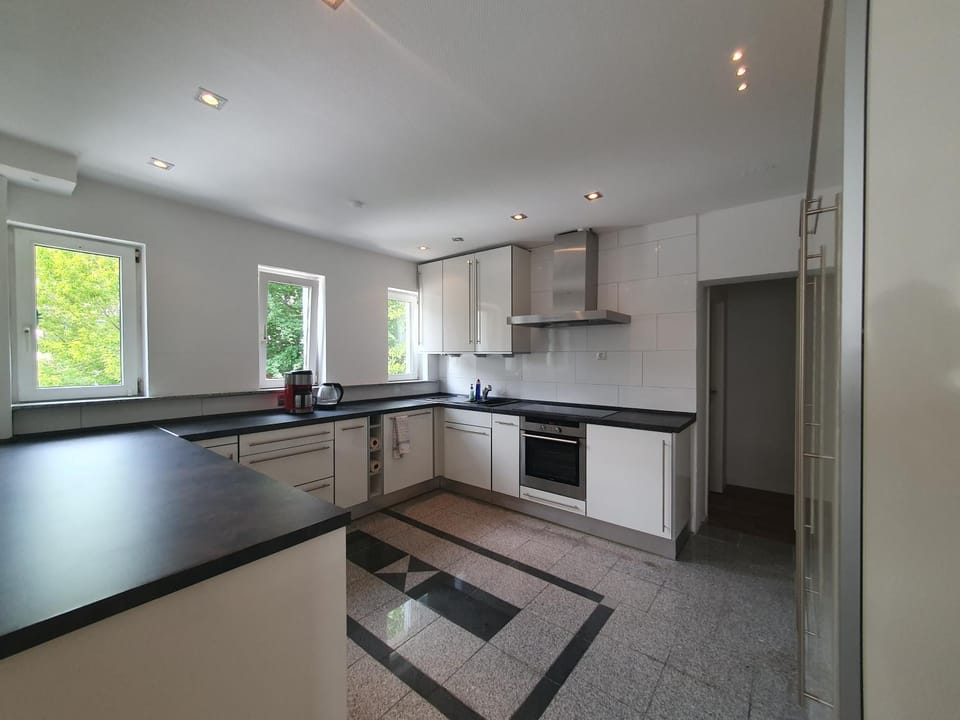 Coffee/tea facilities, Kitchen or kitchenette, Dining area, Communal kitchen, Seasons, Time of day, dishwasher, furniture, furniture, furniture, heating, heating, internet, internet, internet, stove