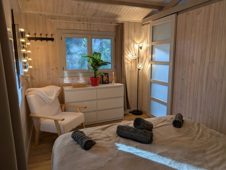 Bed, Photo of the whole room, Bedroom, towels, wardrobe