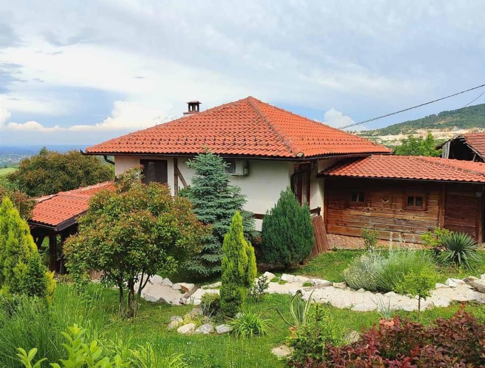 Etno kompleks Orahovac - Vila Paun Chalet in Serbia