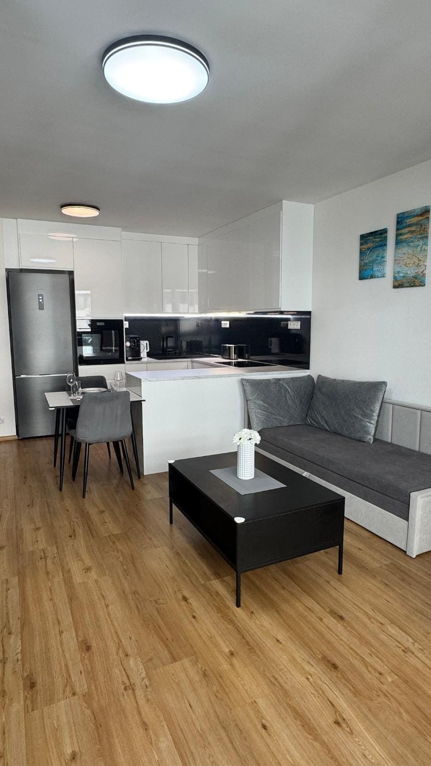 Kitchen or kitchenette, Living room, Seating area, Dining area, oven, pet friendly, stove