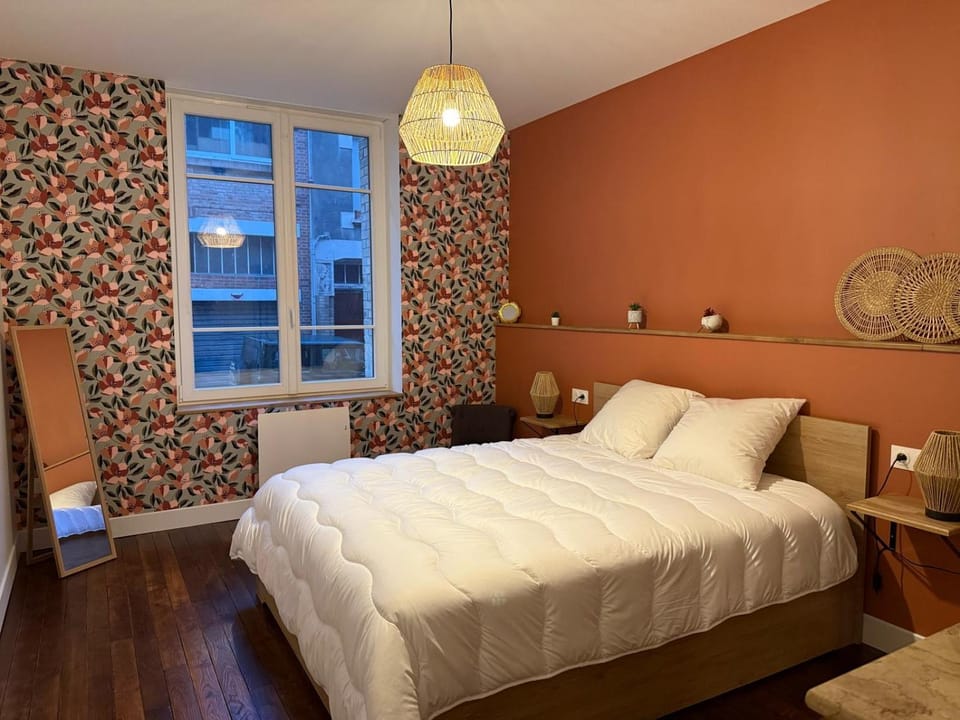 Bed, Night, Photo of the whole room, Bedroom