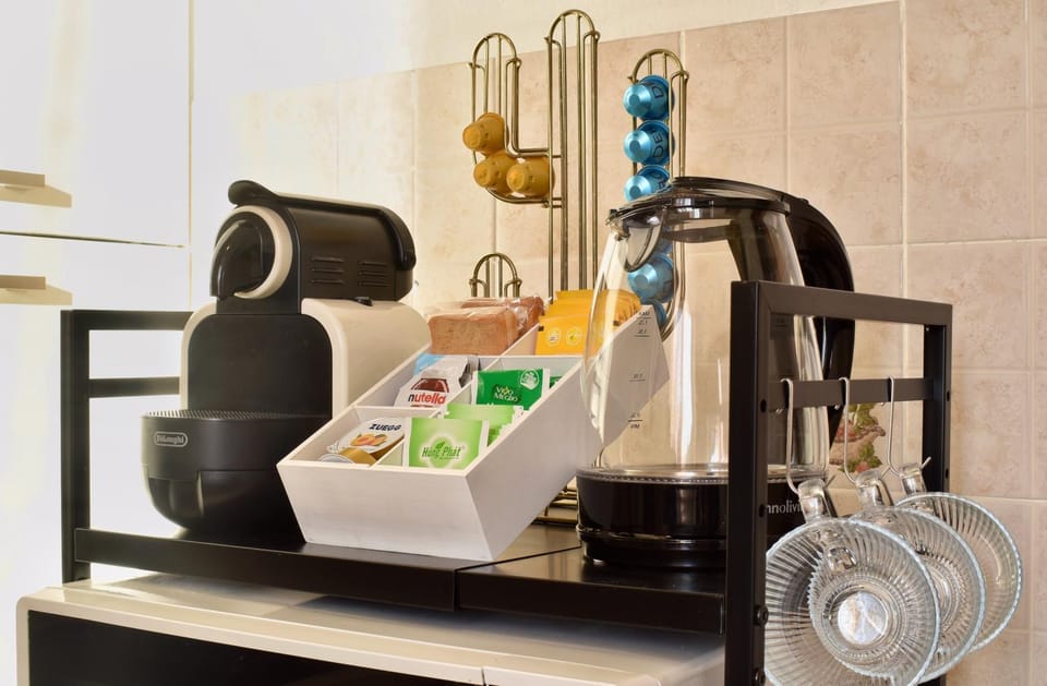 Coffee/tea facilities, Kitchen or kitchenette