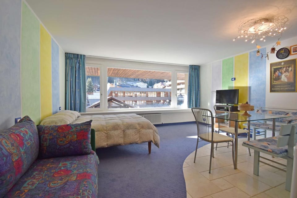 Communal lounge/ TV room, Living room