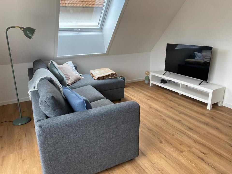 Communal lounge/ TV room, TV and multimedia, Living room, Seating area, Evening entertainment