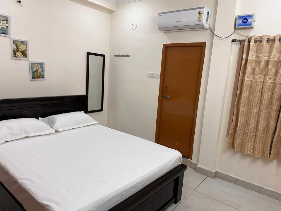 Bed, Bedroom, air conditioner