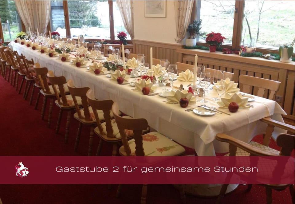 Restaurant/places to eat, Banquet/Function facilities, Food