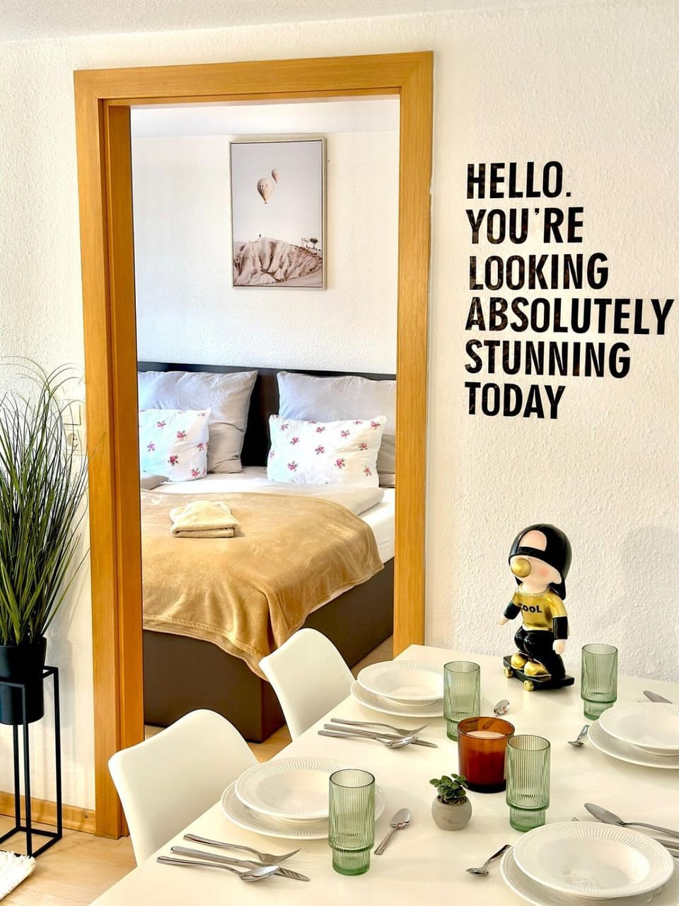 Bed, Living room, Photo of the whole room, Seating area, Bedroom