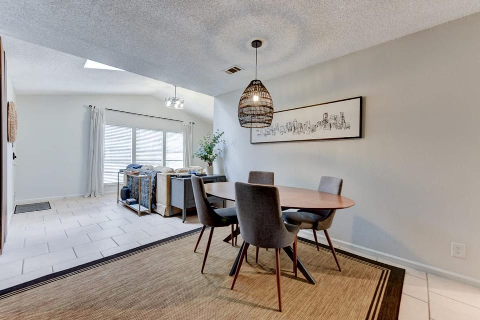 Seating area, Dining area