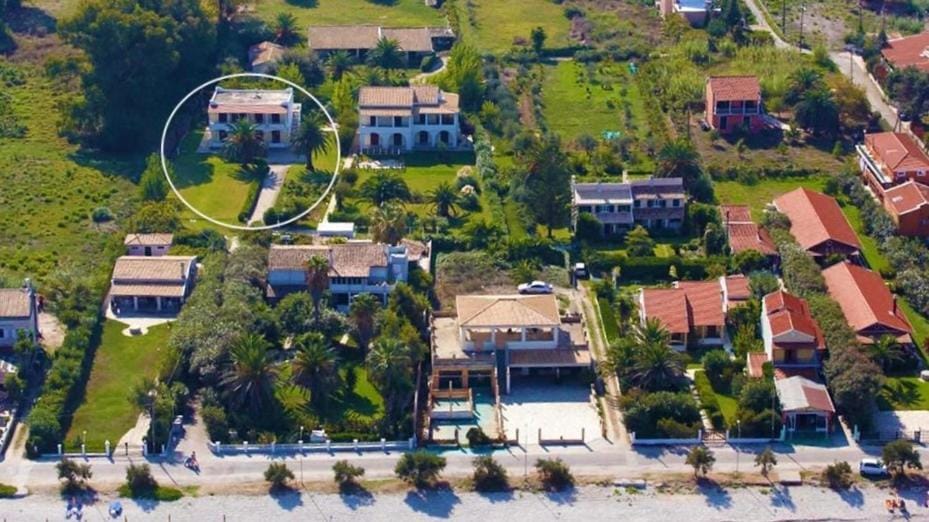 Property building, Neighbourhood, Location