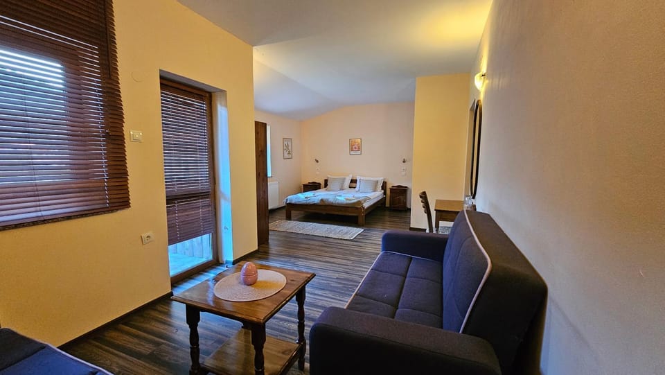 Bed, Living room, Photo of the whole room, Seating area, Dining area, Bedroom