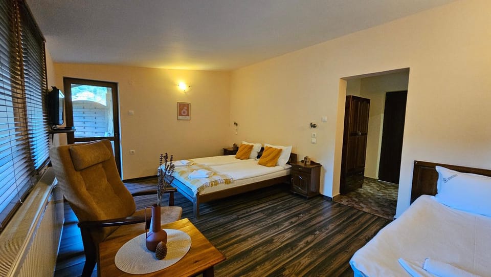 Bed, Living room, Photo of the whole room, Seating area, Bedroom, towels