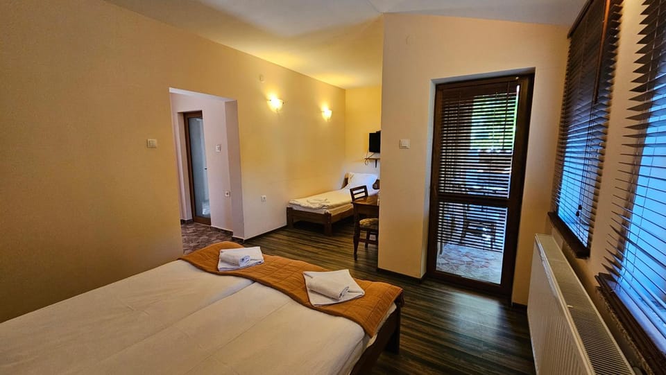 Bed, Photo of the whole room, Bedroom, towels