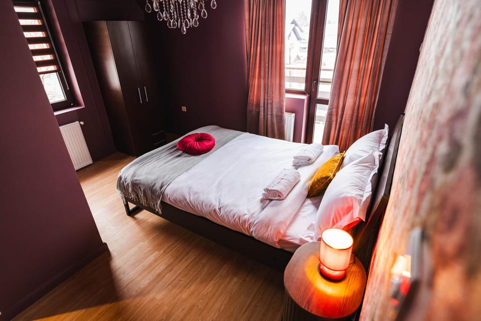 Bed, Photo of the whole room, Bedroom, heating, towels