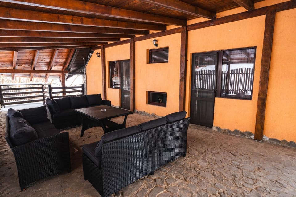 Communal lounge/ TV room, Balcony/Terrace, Seating area, Evening entertainment, Entertainment