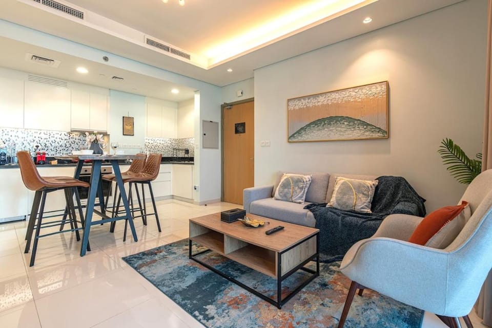 Kitchen or kitchenette, Living room, Seating area, Dining area