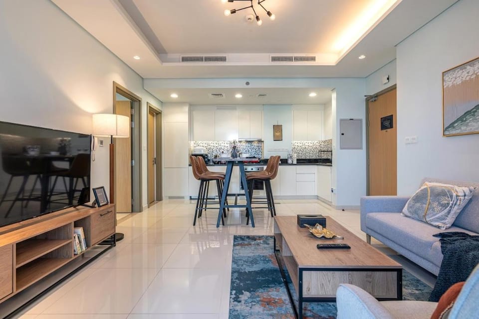 TV and multimedia, Kitchen or kitchenette, Living room, Seating area, Dining area