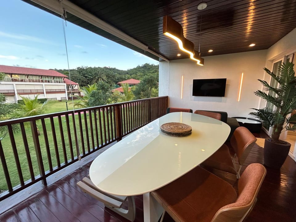Communal lounge/ TV room, Natural landscape, TV and multimedia, View (from property/room), Balcony/Terrace, Balcony/Terrace, Mountain view
