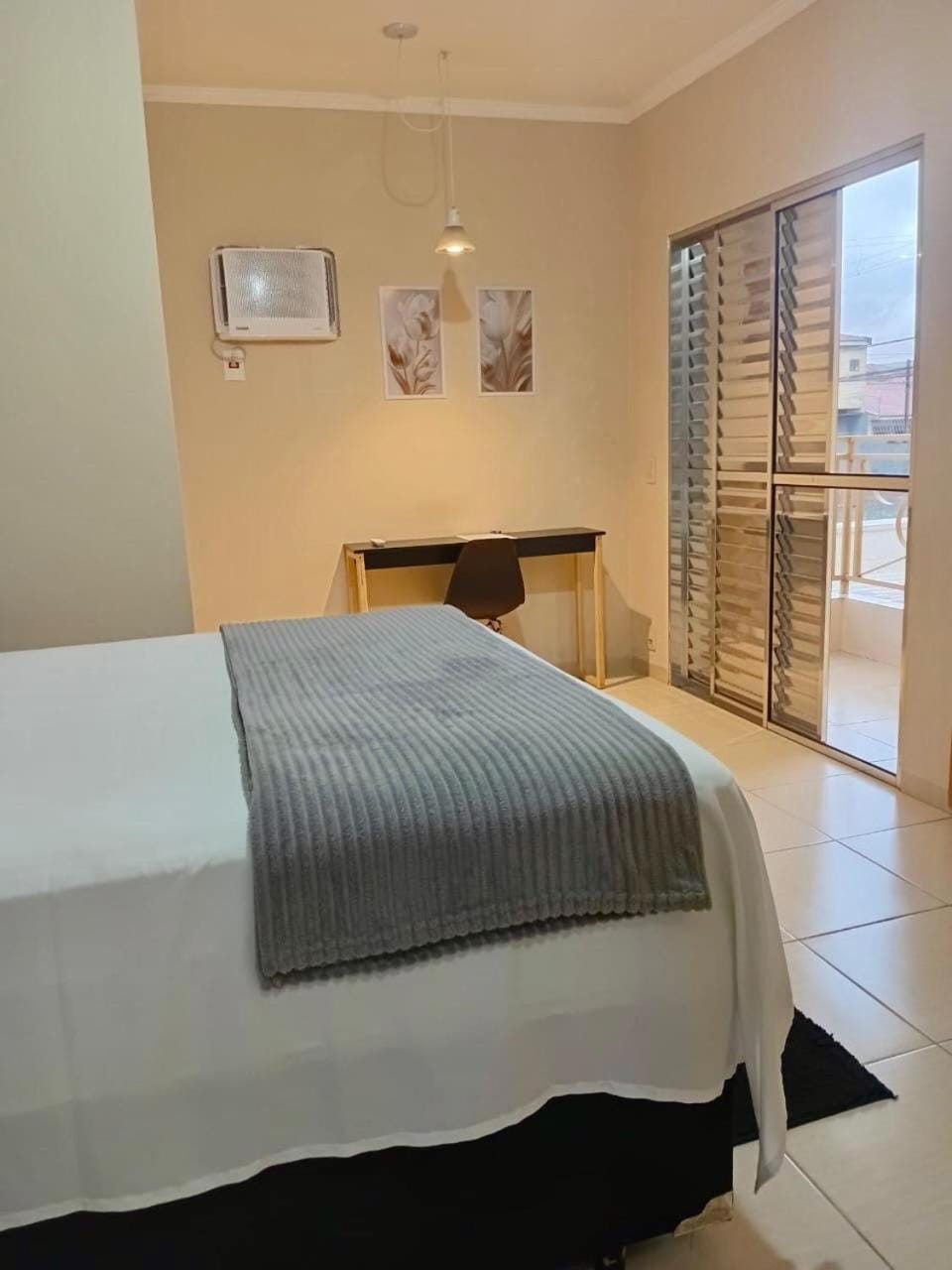 Bed, Balcony/Terrace, air conditioner
