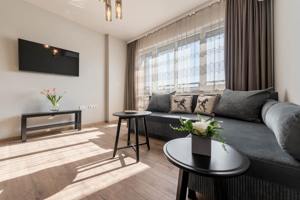 Communal lounge/ TV room, TV and multimedia, Living room, Seating area, Evening entertainment