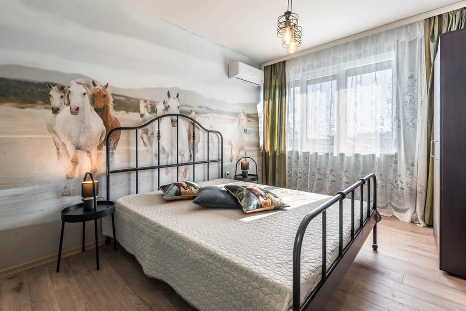 Bed, Photo of the whole room, Bedroom, towels, air conditioner