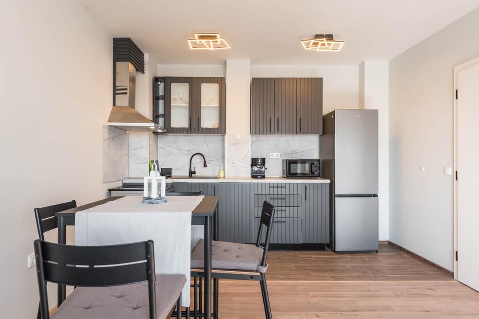 Kitchen or kitchenette, Dining area, dishwasher, oven, pet friendly, stove