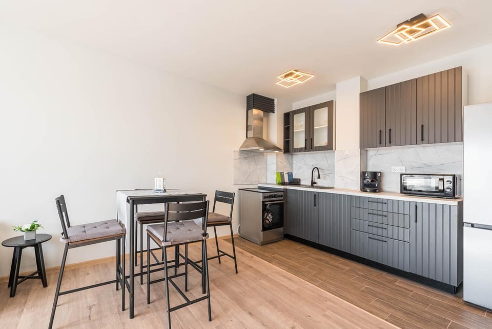 Coffee/tea facilities, Kitchen or kitchenette, Dining area, oven, pet friendly, stove, toaster