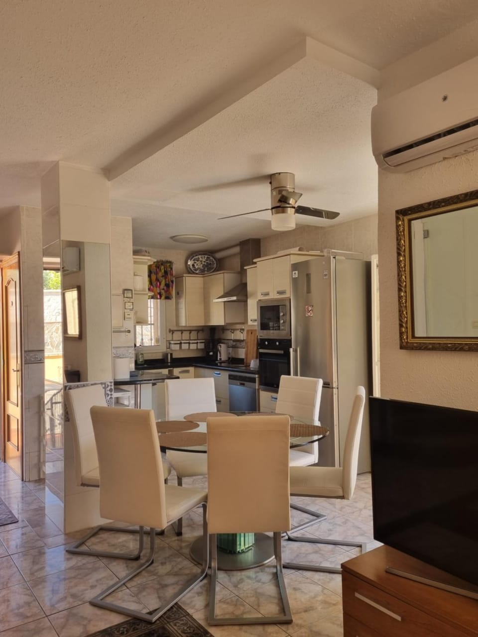Communal lounge/ TV room, Kitchen or kitchenette