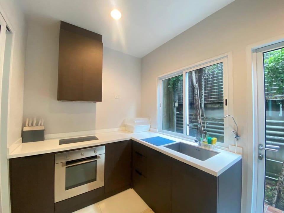 3 Bedroom Spacious Home in Downtown Bangkok Near MRT BTS Asok Station House in Bangkok