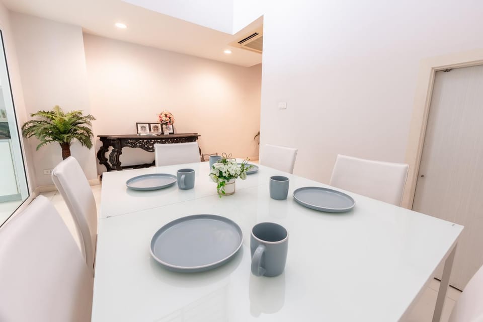 3 Bedroom Spacious Home in Downtown Bangkok Near MRT BTS Asok Station House in Bangkok