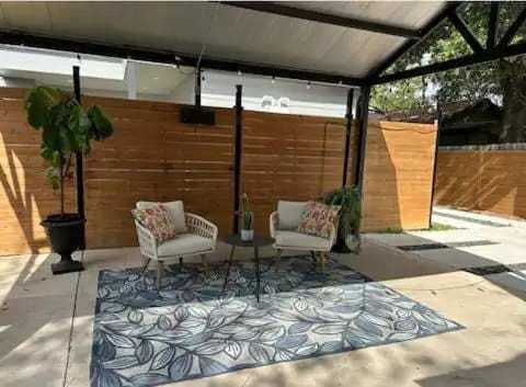 Patio, Balcony/Terrace, Seating area