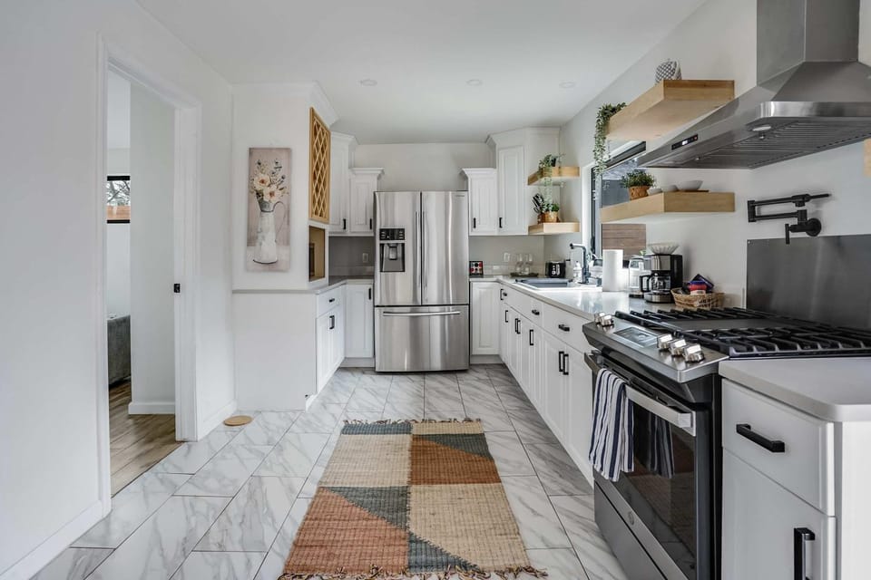 Kitchen or kitchenette, oven, stove