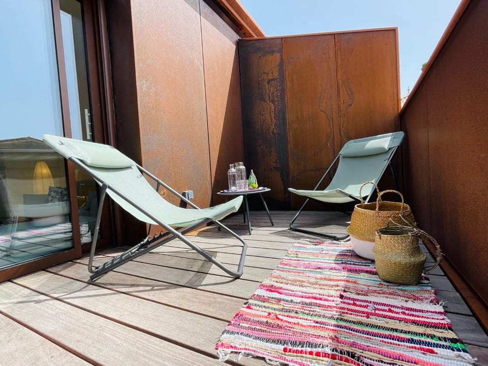 Balcony/Terrace, sunbed